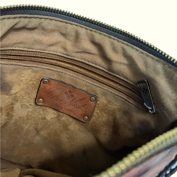 Patricia Nash 100% Full Grain Leather Cassini Wristlet - Picture 4 of 8